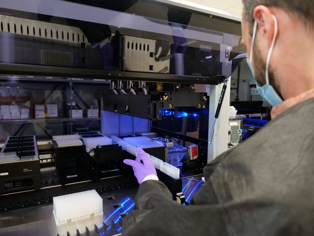 An instrument used in the biology section to break open a nucleus and release DNA molecules into solution. 