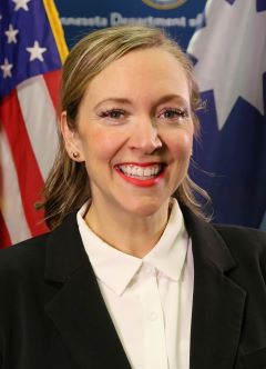 Elizabeth Arndt headshot